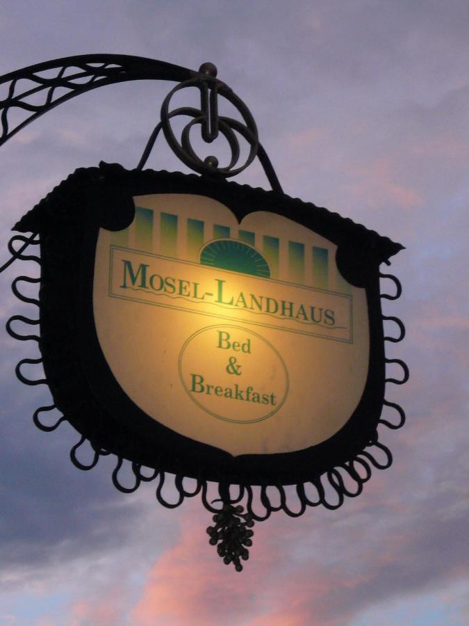 Mosel-Landhaus Am Moselufer B&B Briedern Exteriör bild