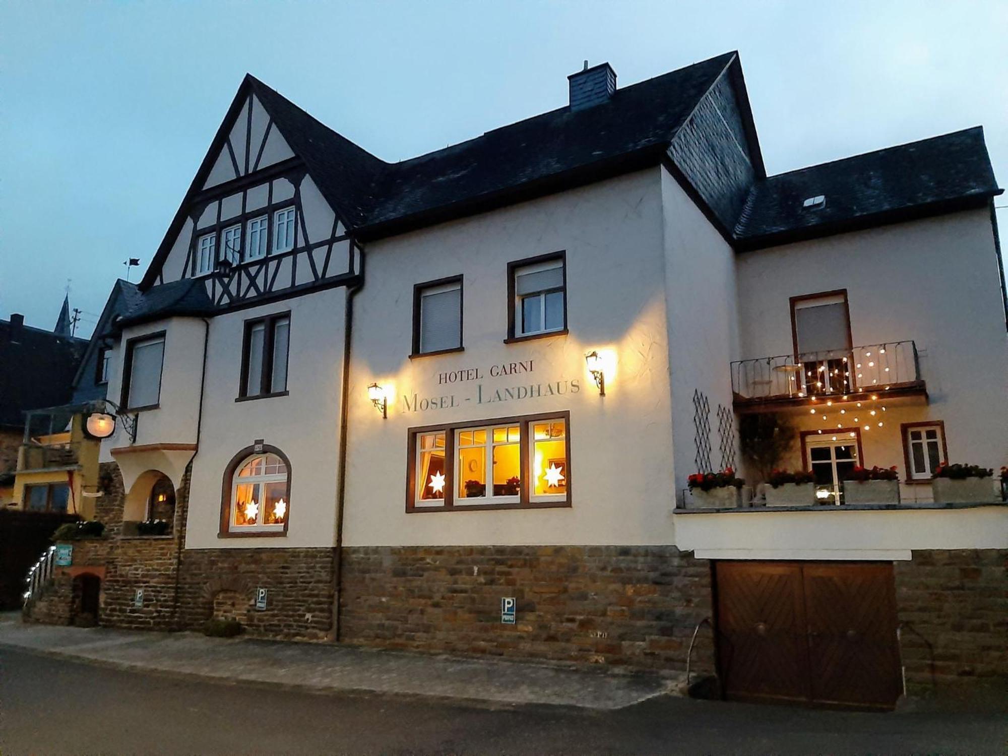 Mosel-Landhaus Am Moselufer B&B Briedern Exteriör bild