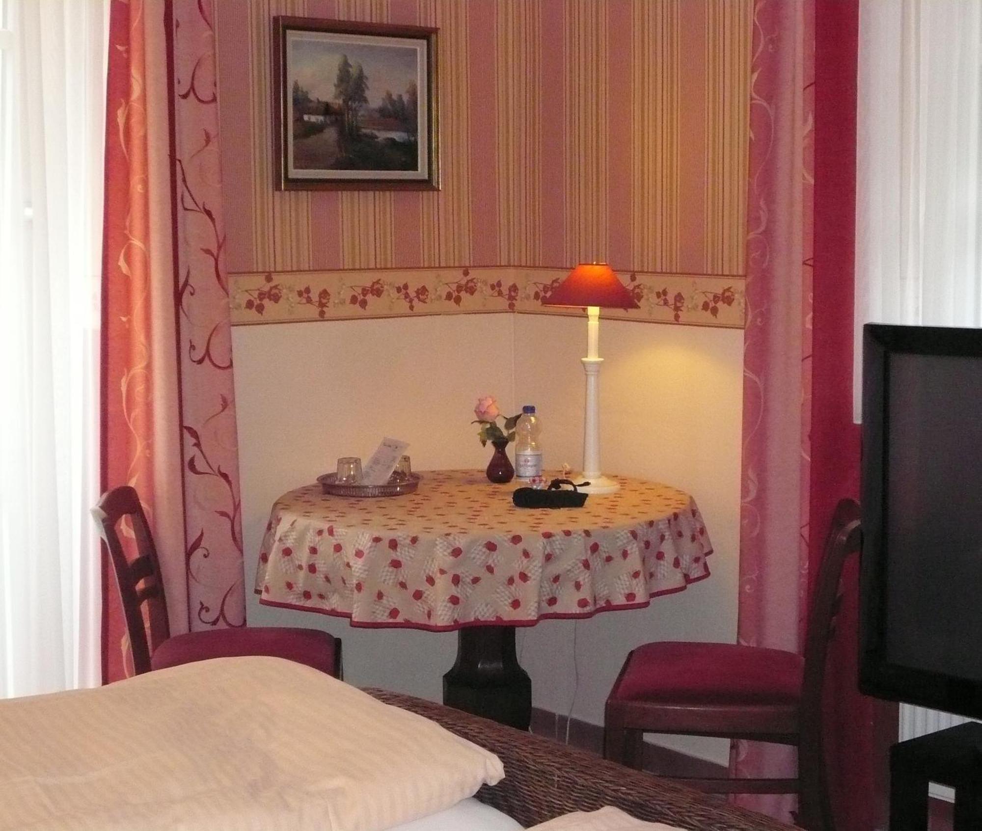 Mosel-Landhaus Am Moselufer B&B Briedern Exteriör bild