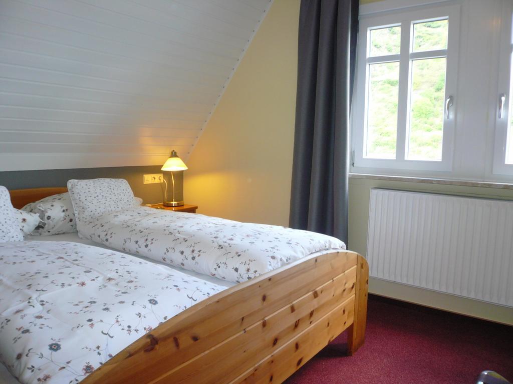 Mosel-Landhaus Am Moselufer B&B Briedern Exteriör bild